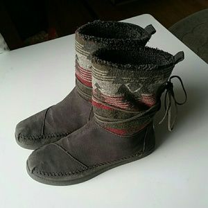 Tom's boots